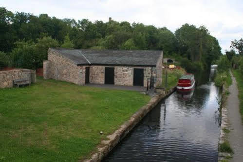 The Cross Keys Hotel Llanymynech ภายนอก รูปภาพ